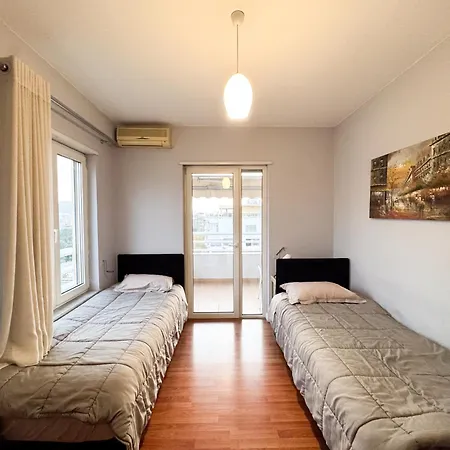 Cozy Near The Pyramid, Center Apartament Tirana